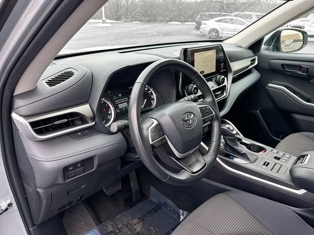 2024 Toyota Highlander LE - Photo 11
