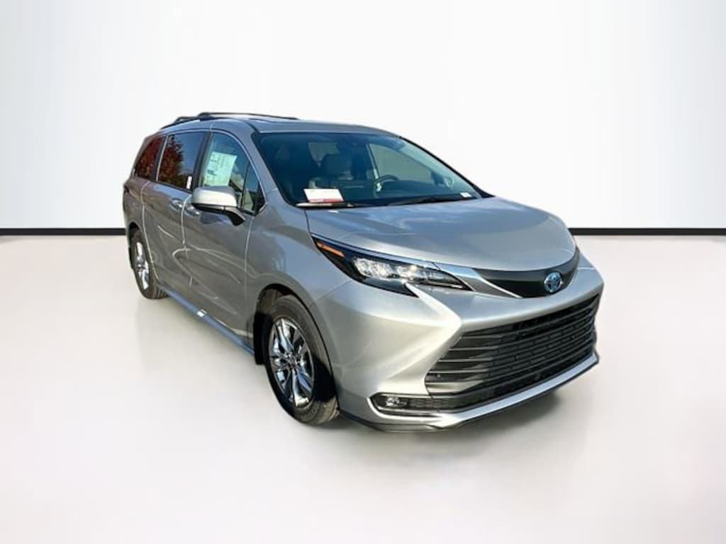 New 2025 Toyota Sienna XLE 7 PASSENGER