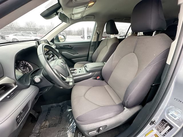2024 Toyota Highlander LE - Photo 25