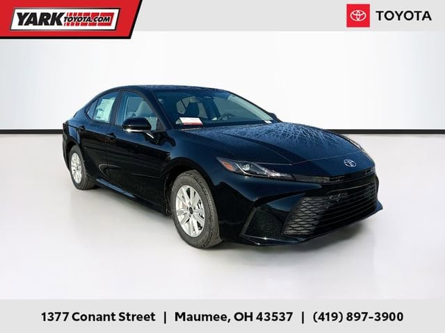 2026 Toyota Camry LE's photo