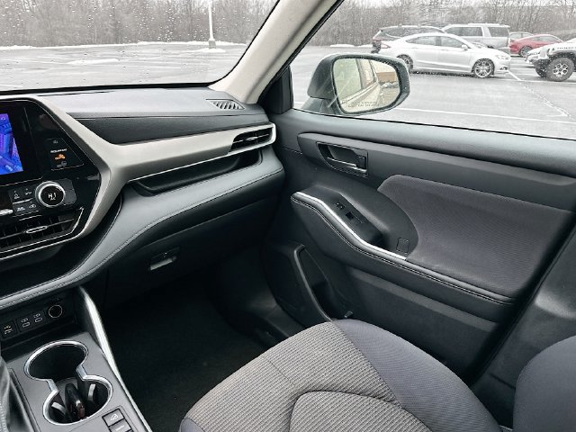 2024 Toyota Highlander LE - Photo 27