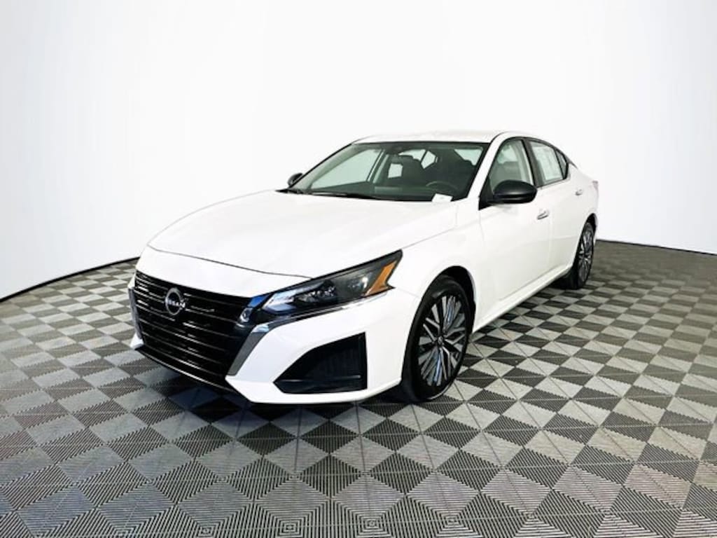 Used 2024 Nissan Altima 2.5 SV Sedan