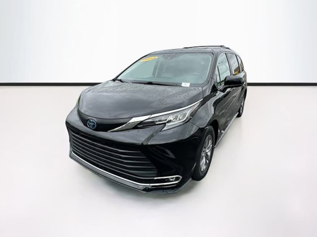 Used 2023 Toyota Sienna XLE Van Passenger Van