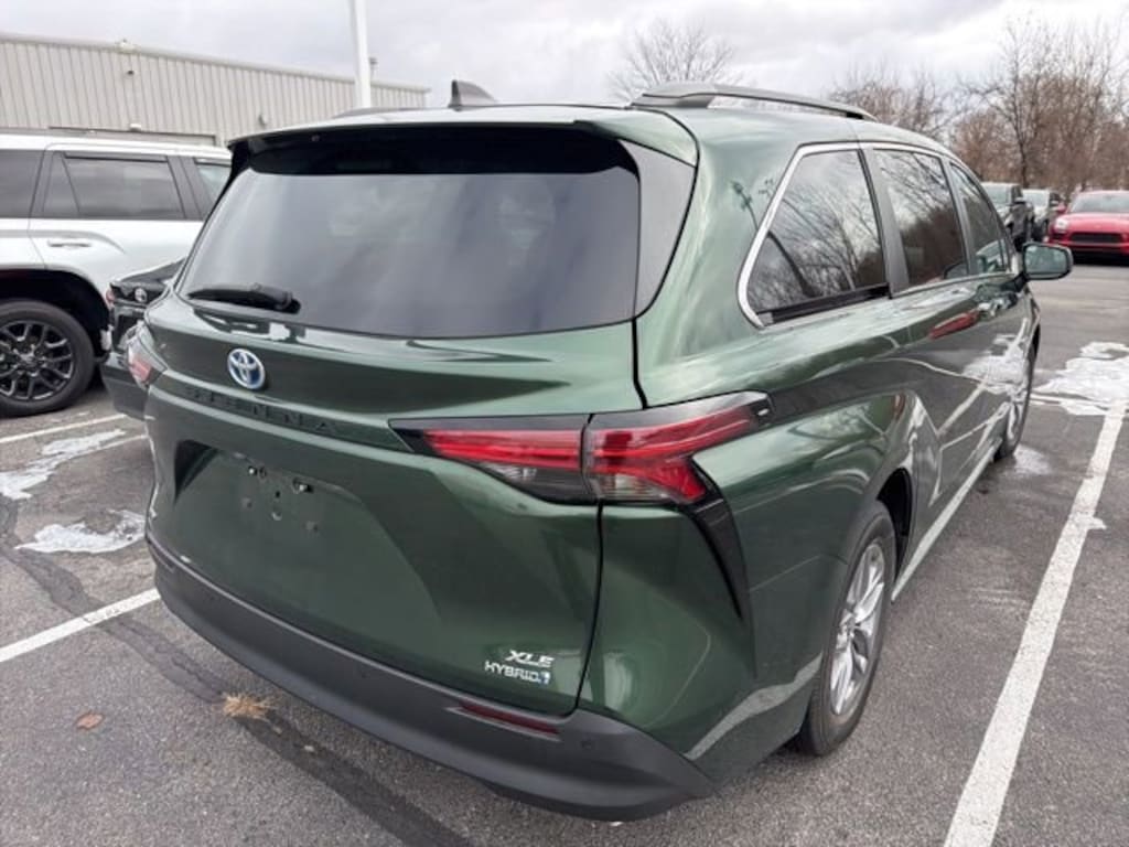 Certified 2022 Toyota Sienna XLE Van Passenger Van