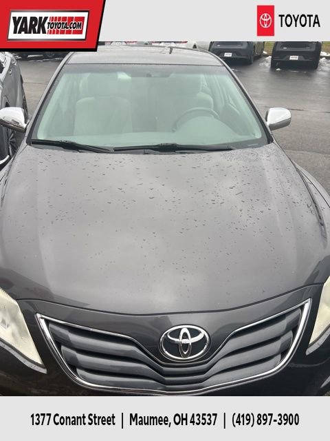 2011 Toyota Camry LE's photo