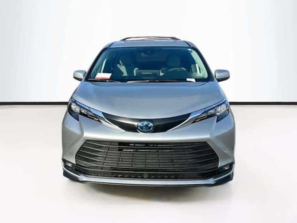 New 2025 Toyota Sienna XLE 7 PASSENGER