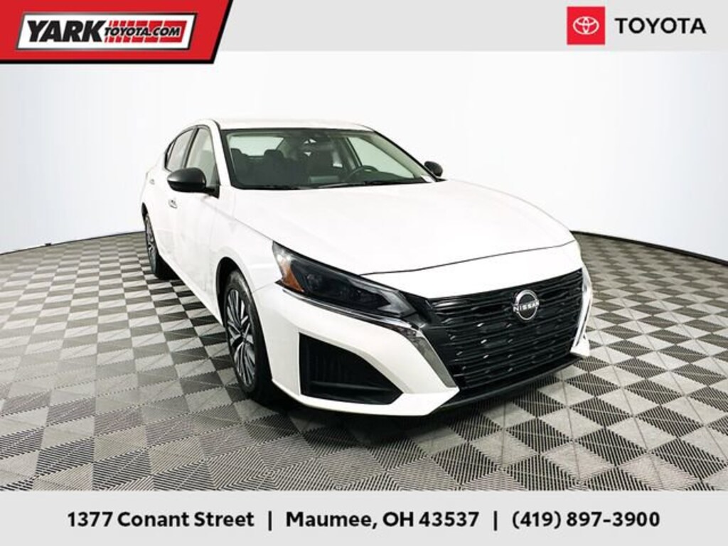 Used 2024 Nissan Altima 2.5 SV Sedan