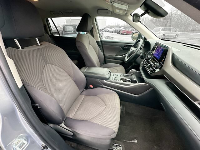 2024 Toyota Highlander LE - Photo 33