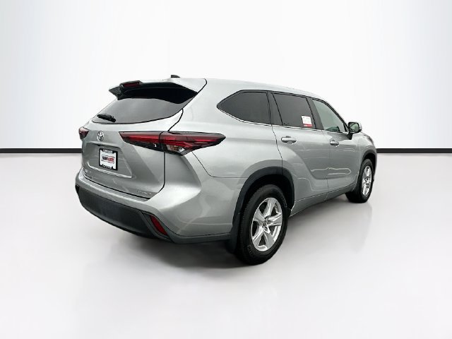 2024 Toyota Highlander LE - Photo 9