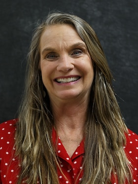 Staff member Laurie Seifert from ID_8b02be3d6b08