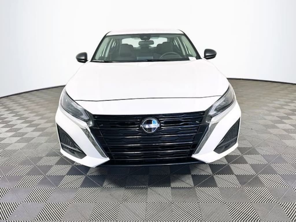 Used 2024 Nissan Altima 2.5 SV Sedan