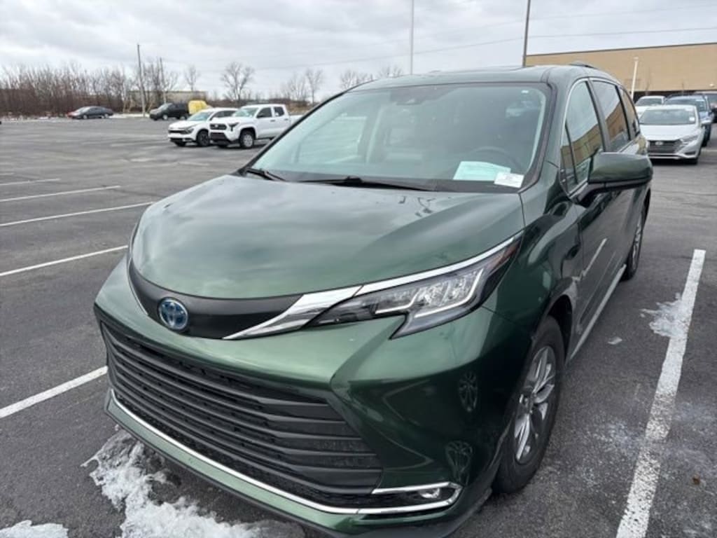 Certified 2022 Toyota Sienna XLE Van Passenger Van