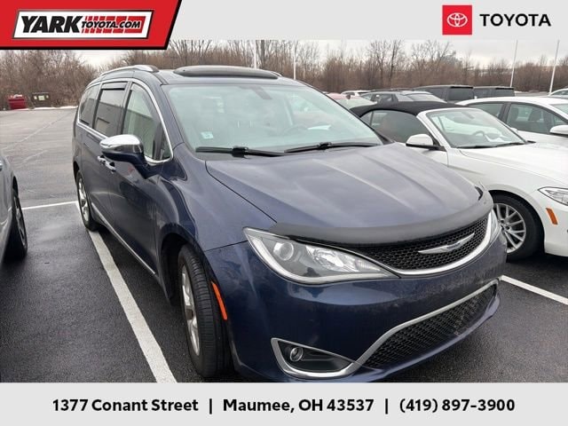 2020 Chrysler Pacifica Limited's photo