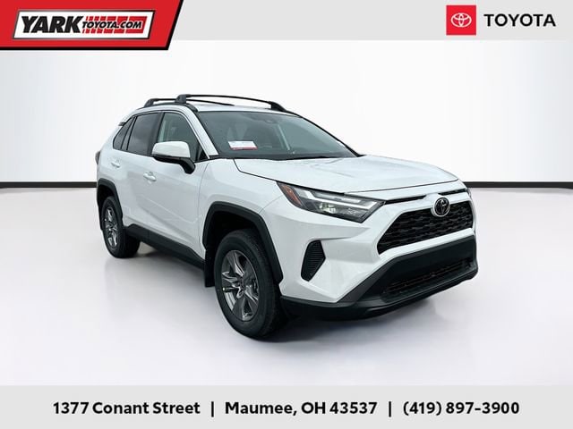 2025 Toyota RAV4 XLE's photo