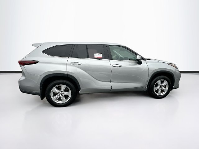 2024 Toyota Highlander LE - Photo 10