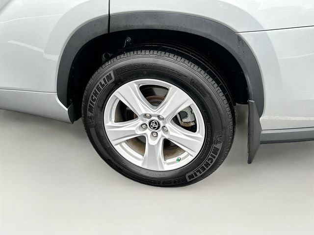 2024 Toyota Highlander LE - Photo 36