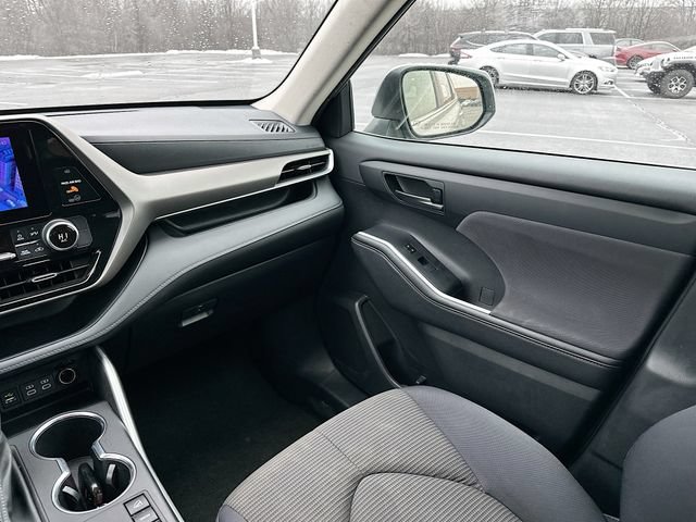 2024 Toyota Highlander LE - Photo 27
