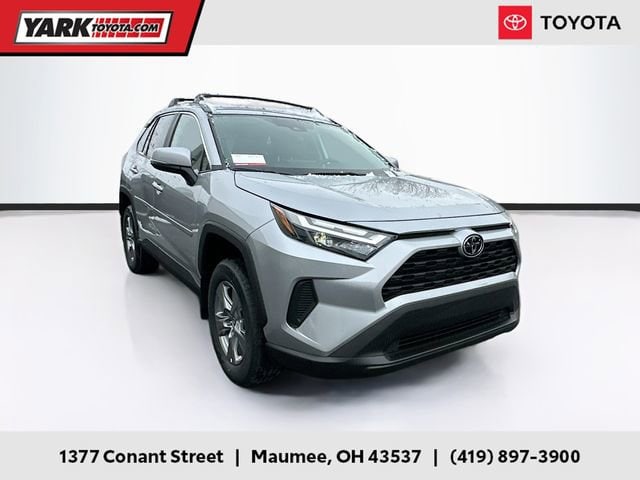 2025 Toyota RAV4 XLE's photo