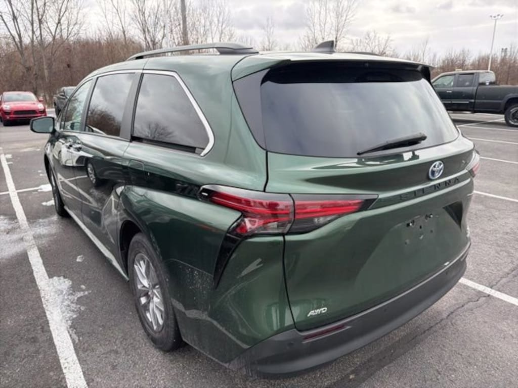 Certified 2022 Toyota Sienna XLE Van Passenger Van