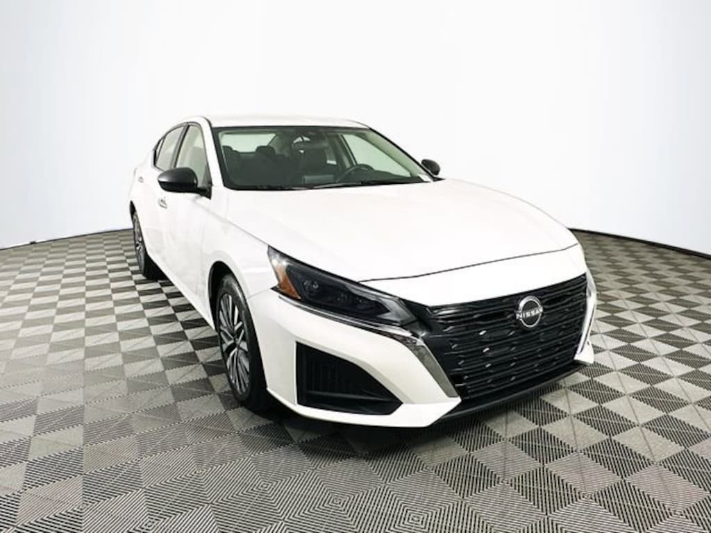 Used 2024 Nissan Altima 2.5 SV Sedan