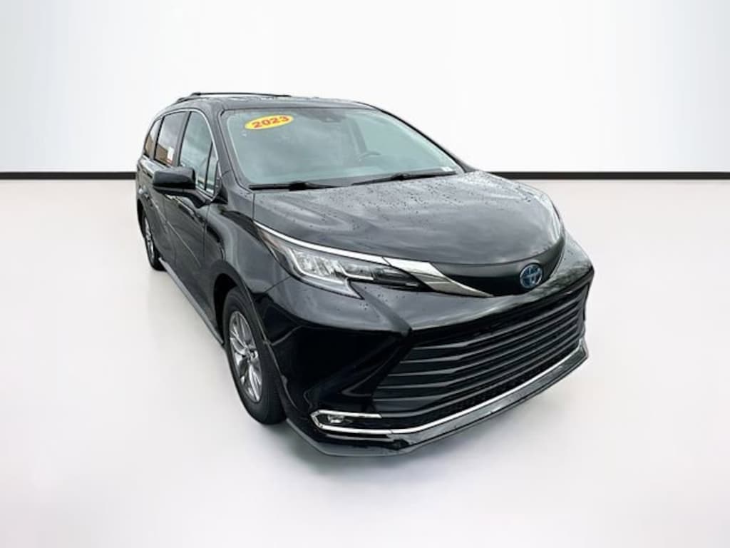 Used 2023 Toyota Sienna XLE Van Passenger Van