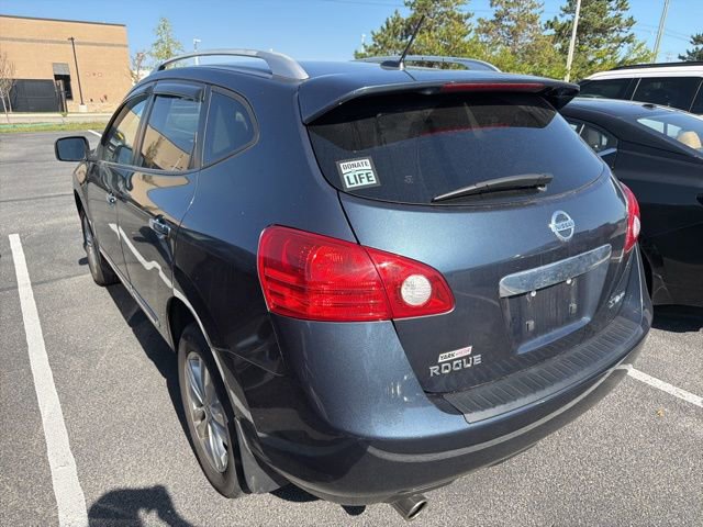 2013 Nissan Rogue SV photo 3