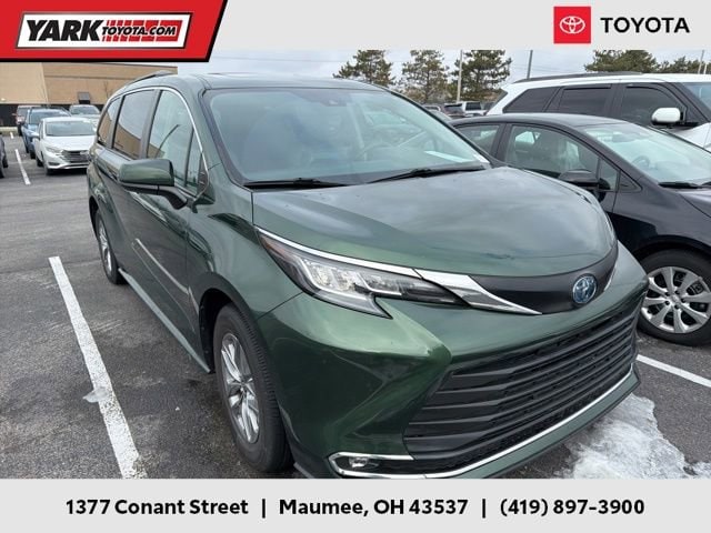 2022 Toyota Sienna XLE's photo