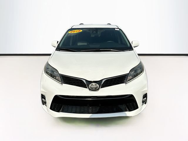2018 Toyota Sienna SE photo 3
