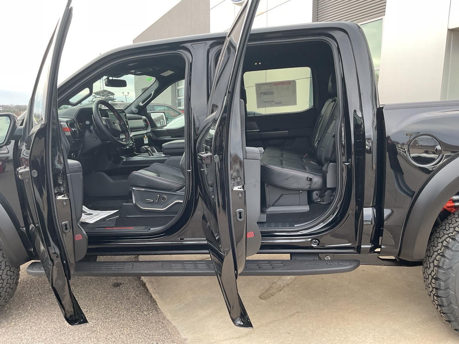 2025 Ford F-150 Raptor - Photo 29