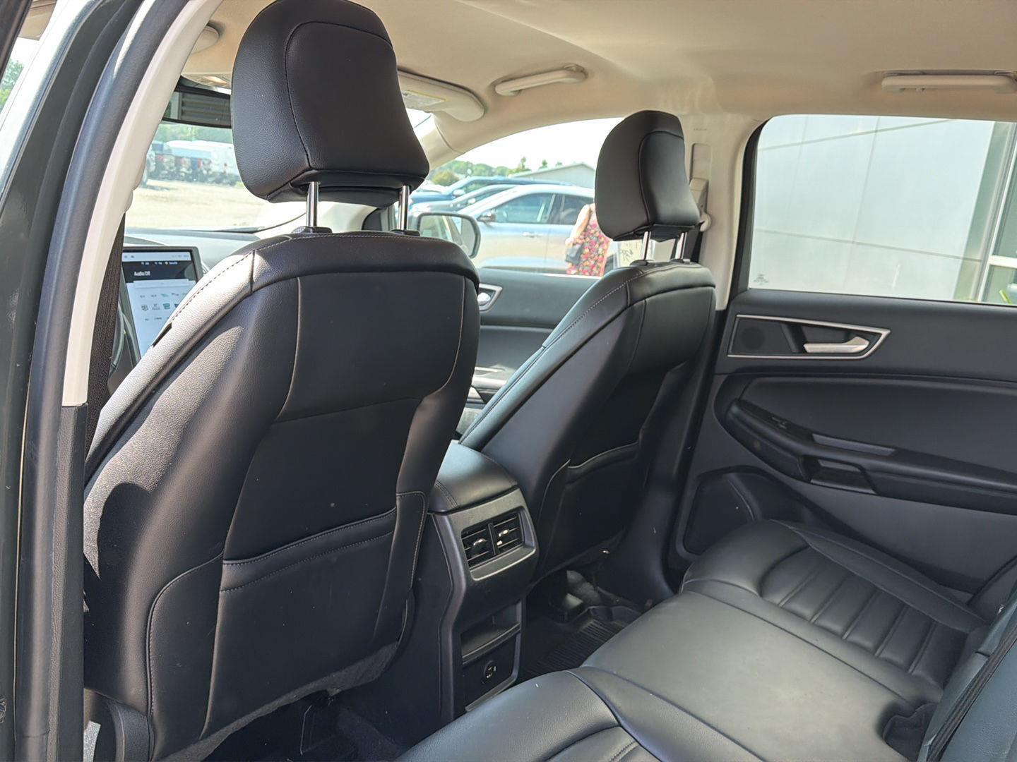 2022 Ford Edge SEL - Photo 17