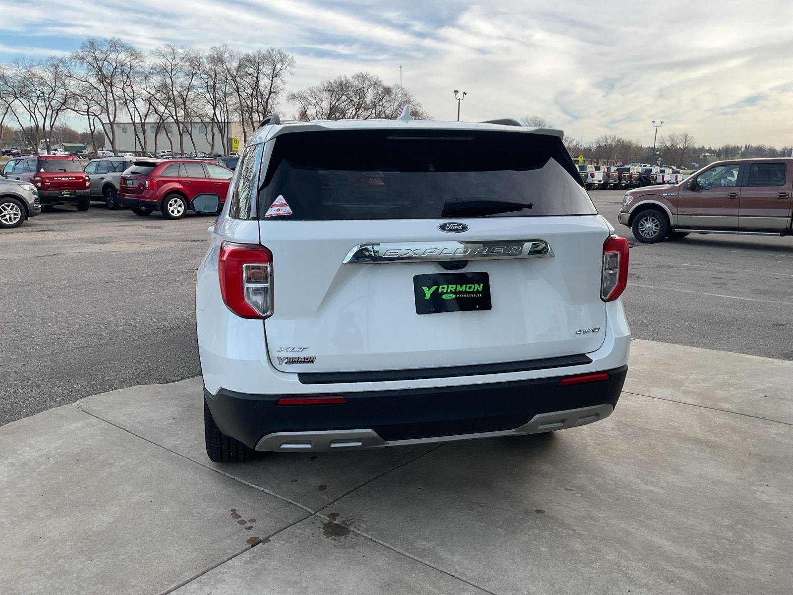 2023 Ford Explorer XLT photo 3