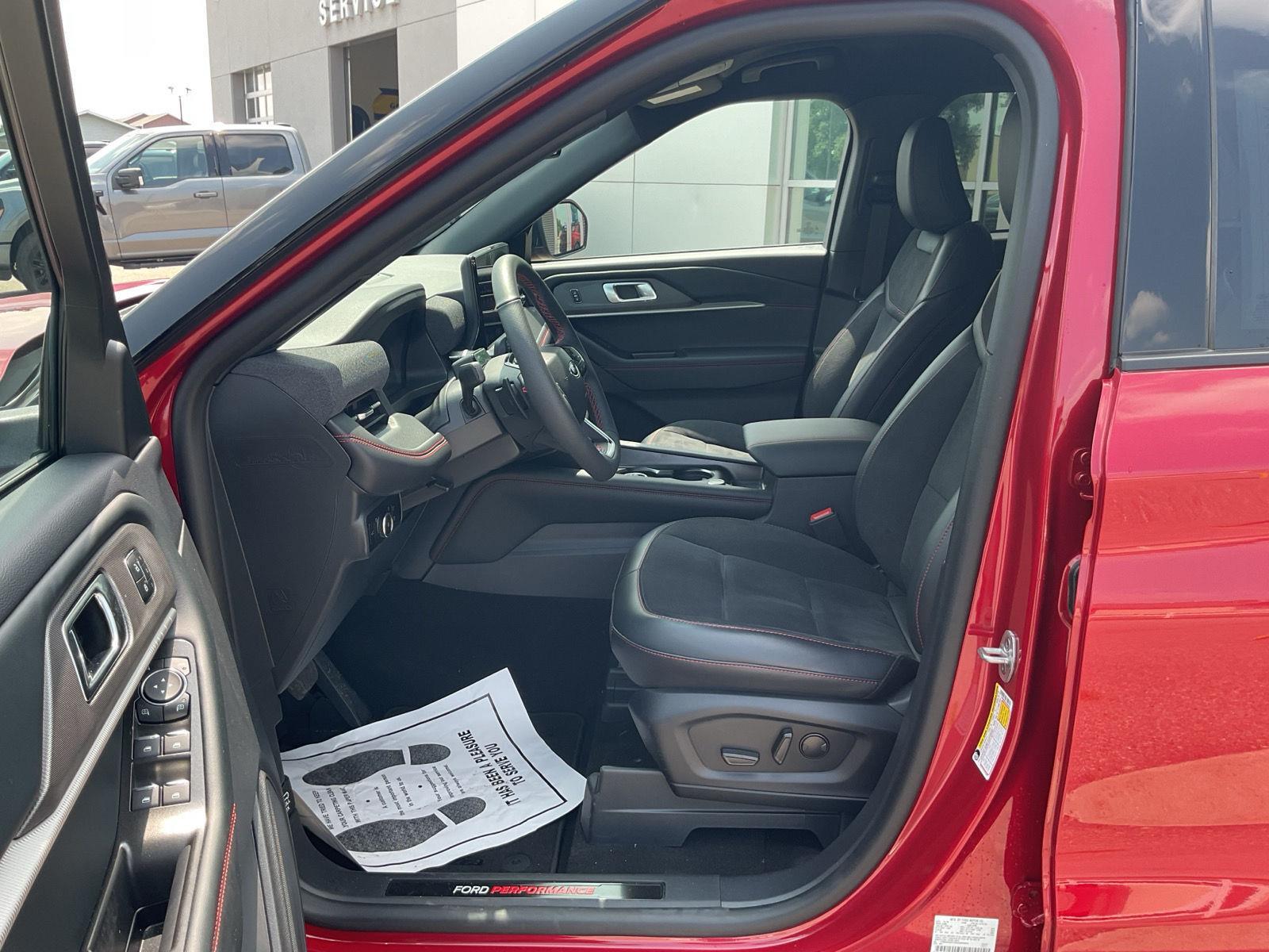 2025 Ford Explorer ST - Photo 9