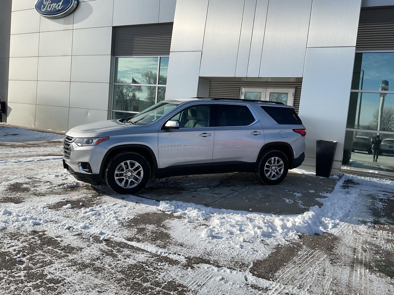 Used 2020 Chevrolet Traverse 1LT with VIN 1GNEVGKW7LJ242288 for sale in Paynesville, Minnesota