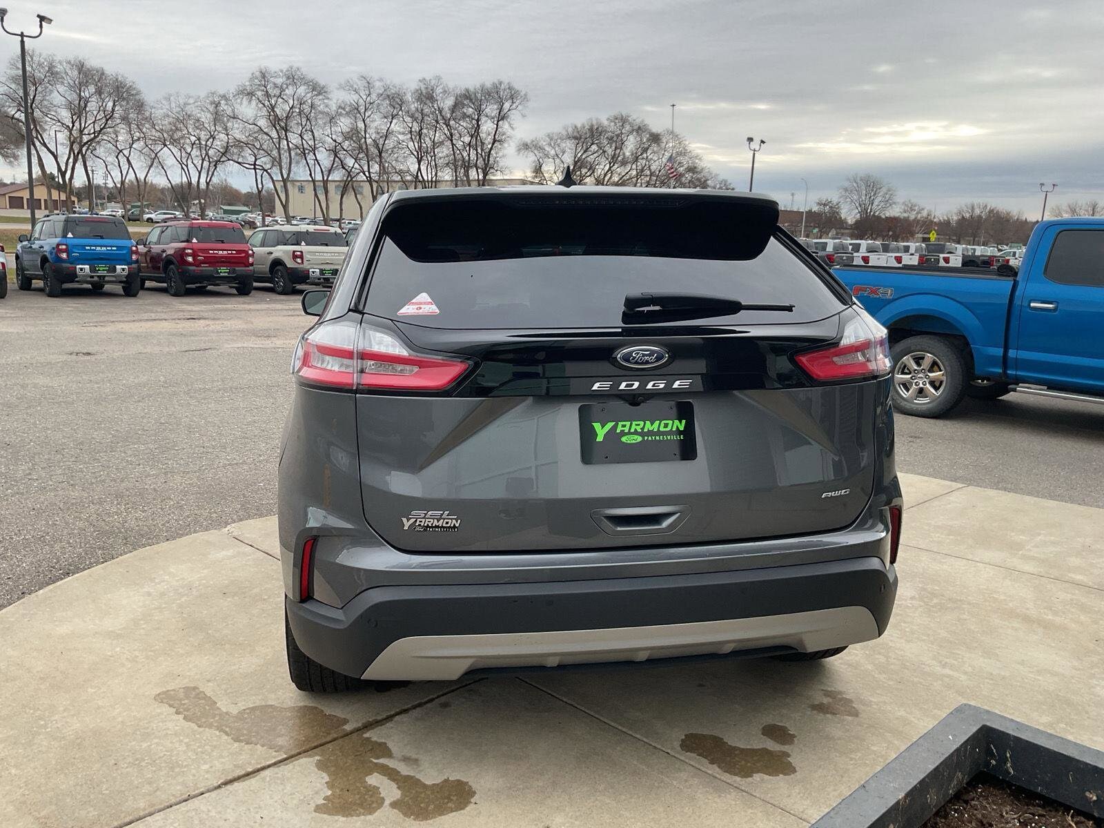 2024 Ford Edge SEL photo 3