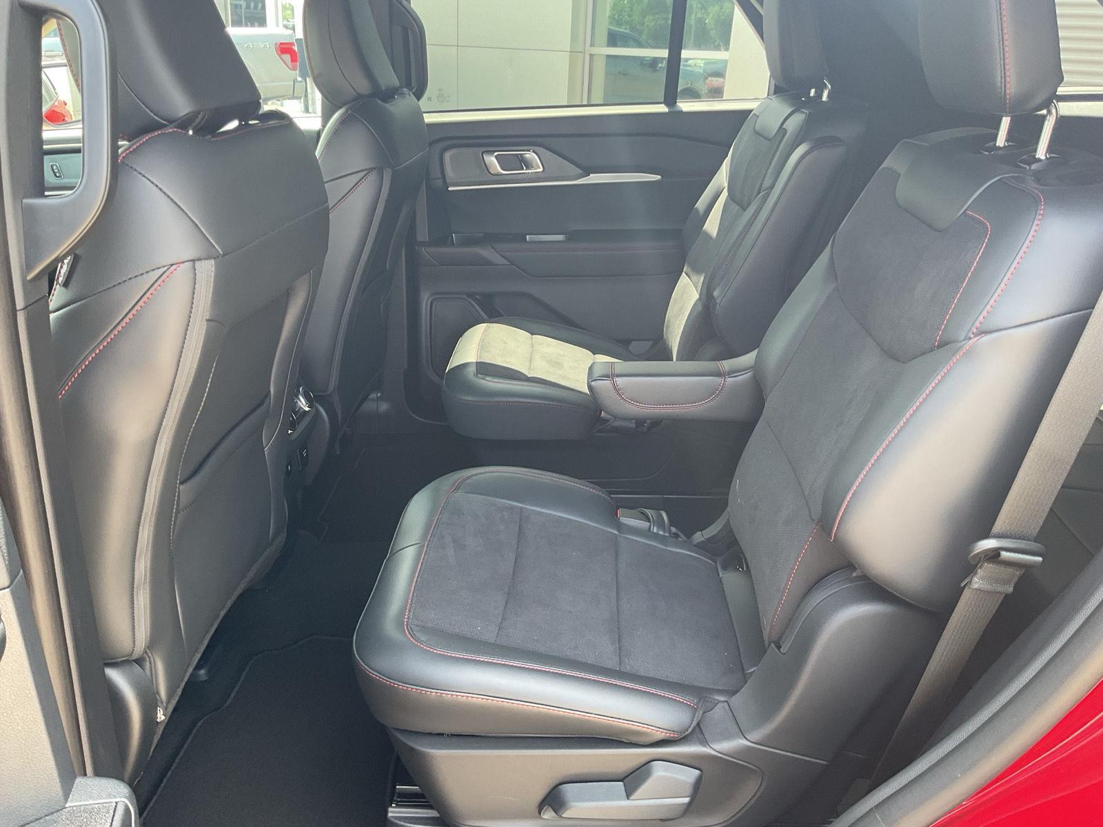 2025 Ford Explorer ST - Photo 22