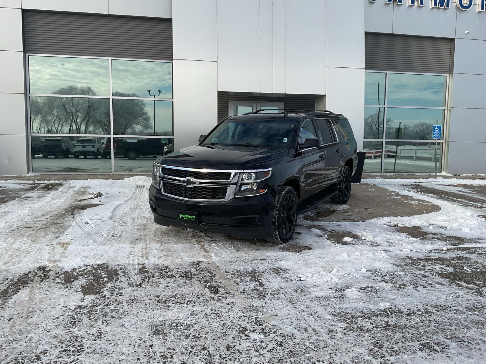 2017 Chevrolet Suburban LT's photo