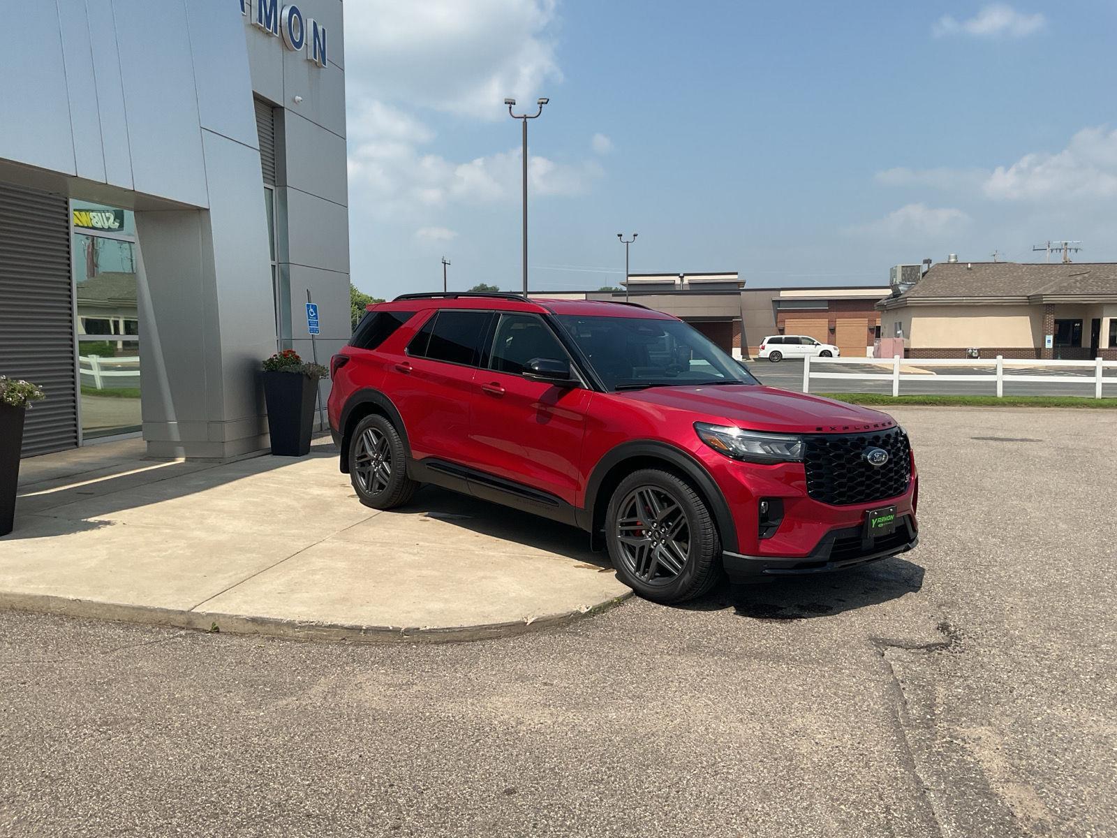 2025 Ford Explorer ST - Photo 7
