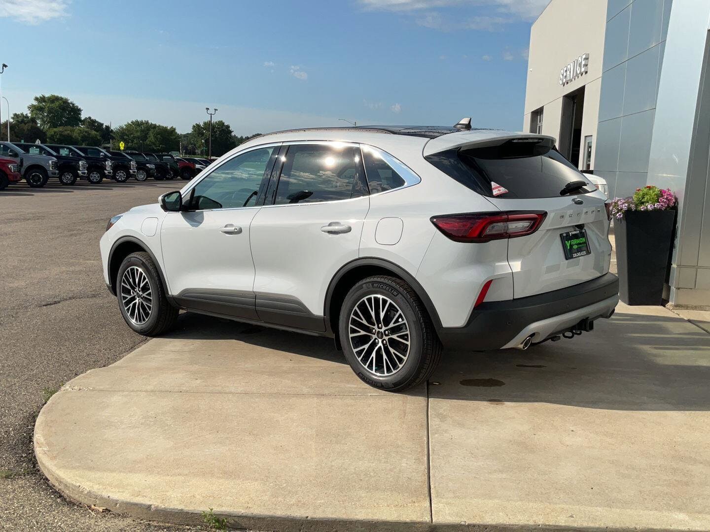 2025 Ford Escape Plug-In Hybrid photo 2