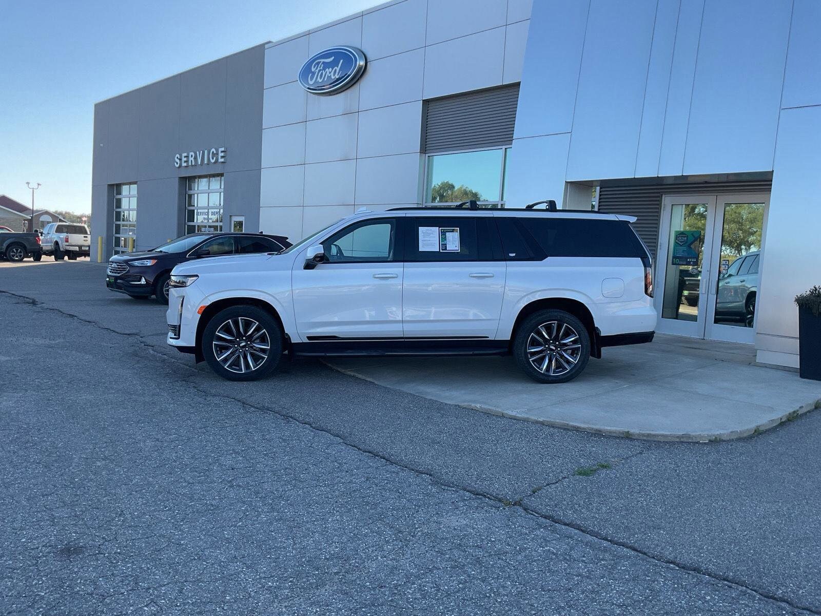 2021 Cadillac Escalade ESV Sport photo 2