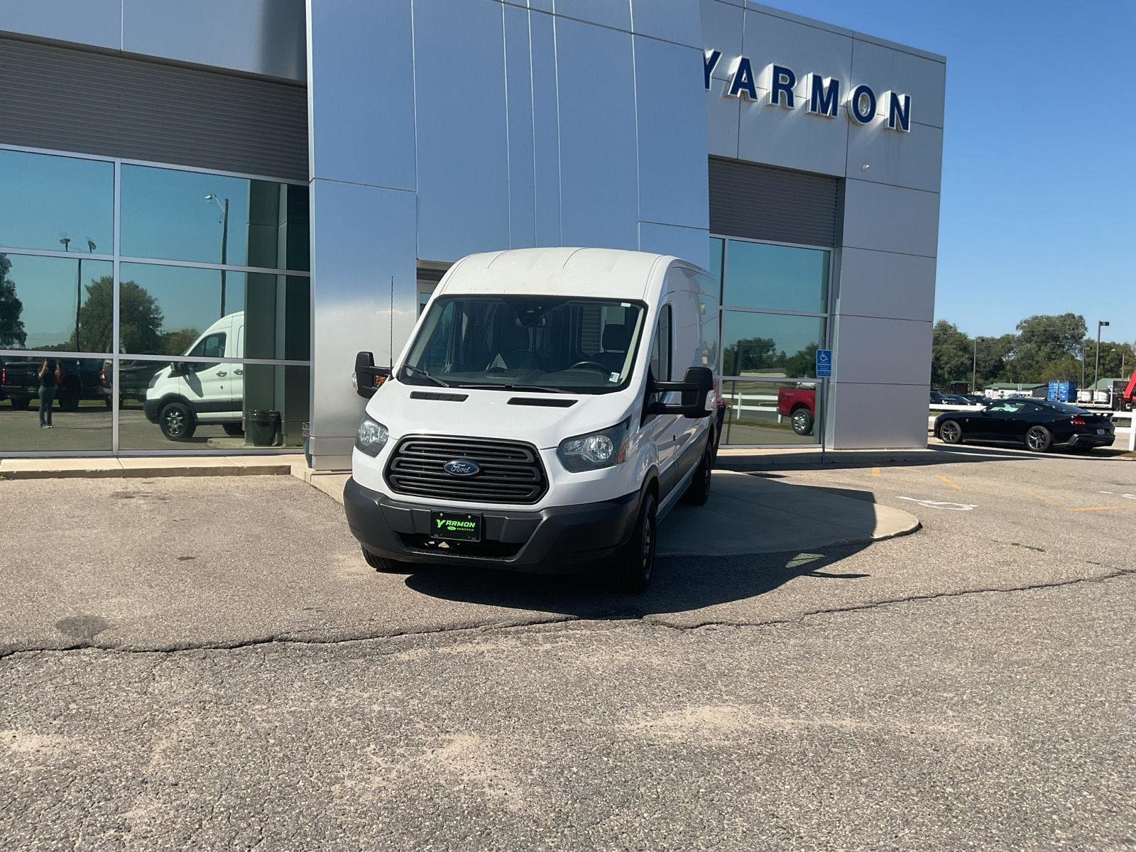 2016 Ford Transit Base's photo