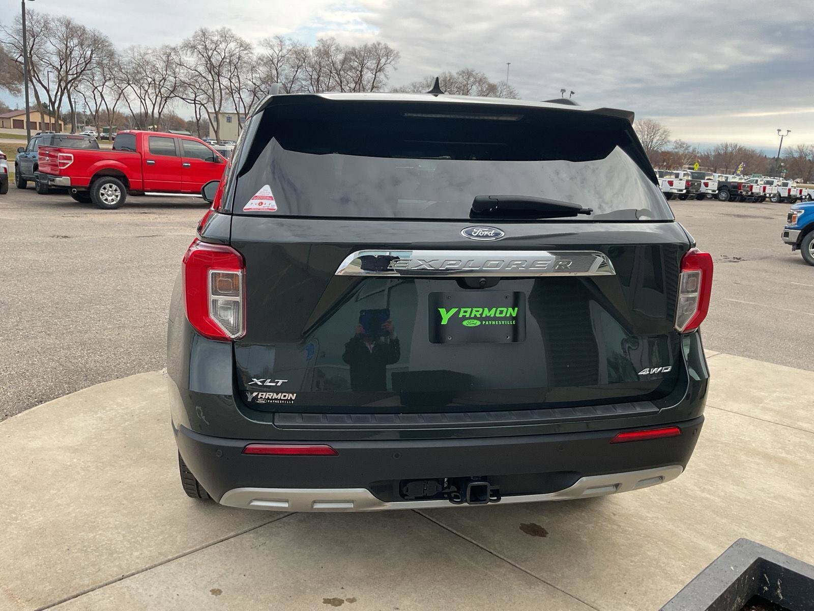 2023 Ford Explorer XLT photo 3