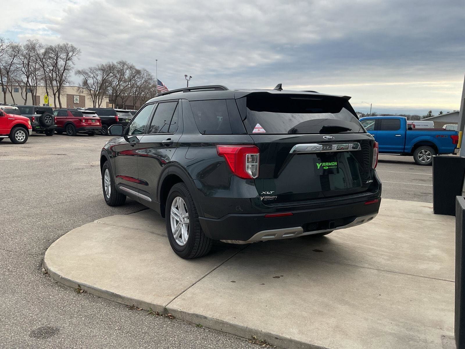 2023 Ford Explorer XLT photo 2