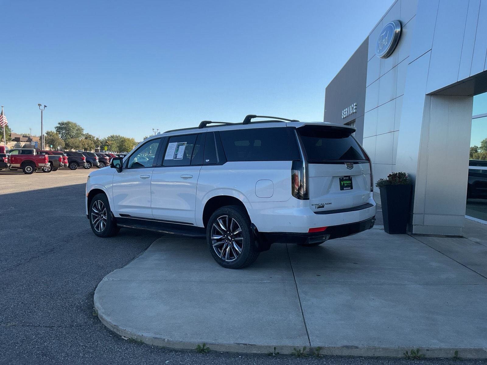 2021 Cadillac Escalade ESV Sport photo 3