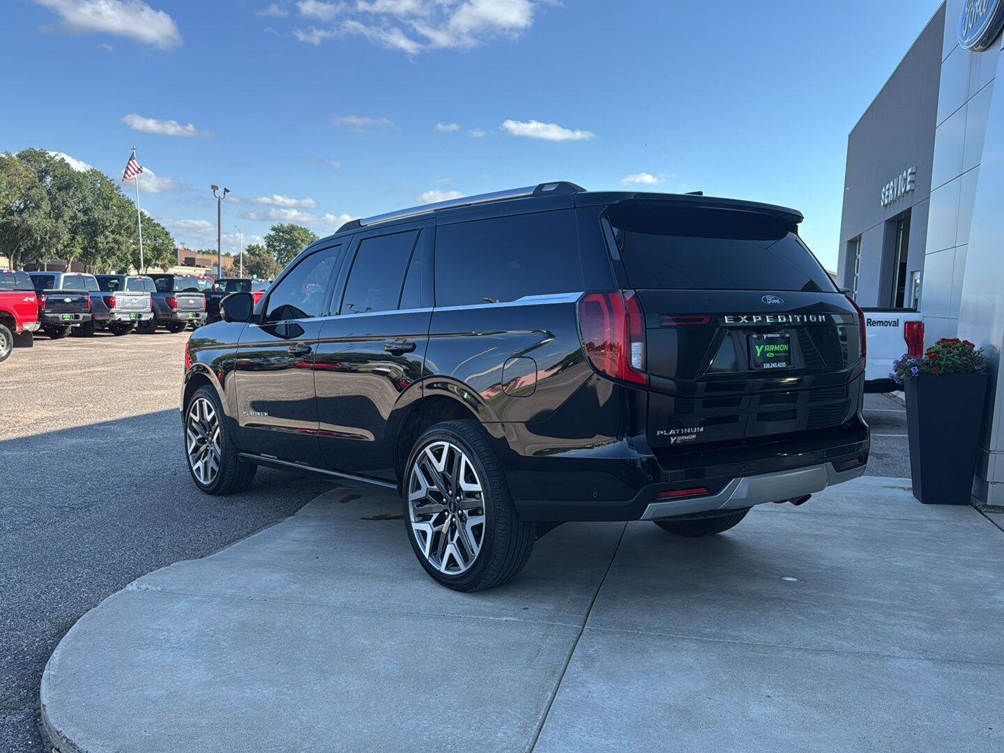 2025 Ford Expedition Platinum photo 2