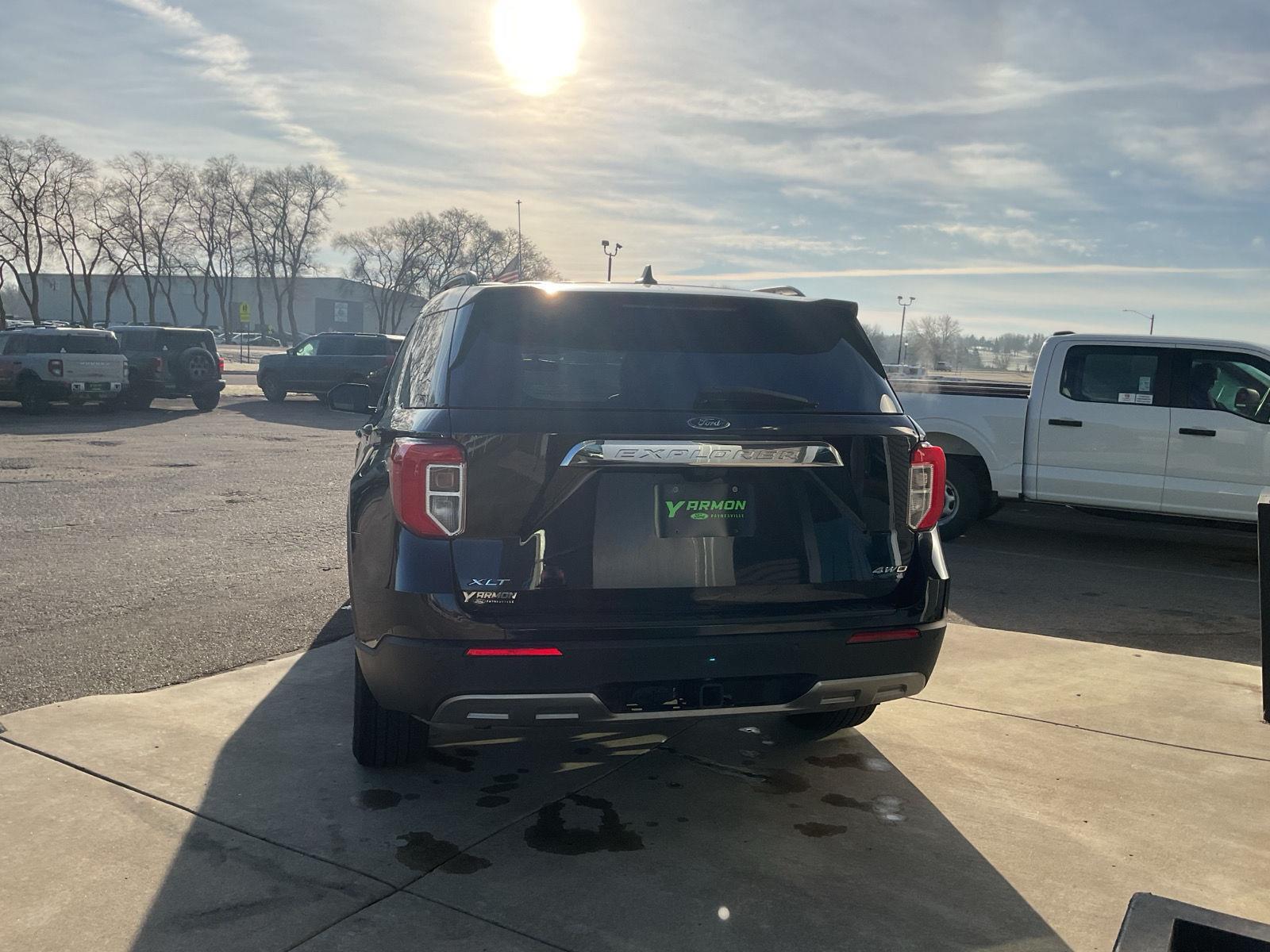 2023 Ford Explorer XLT photo 3