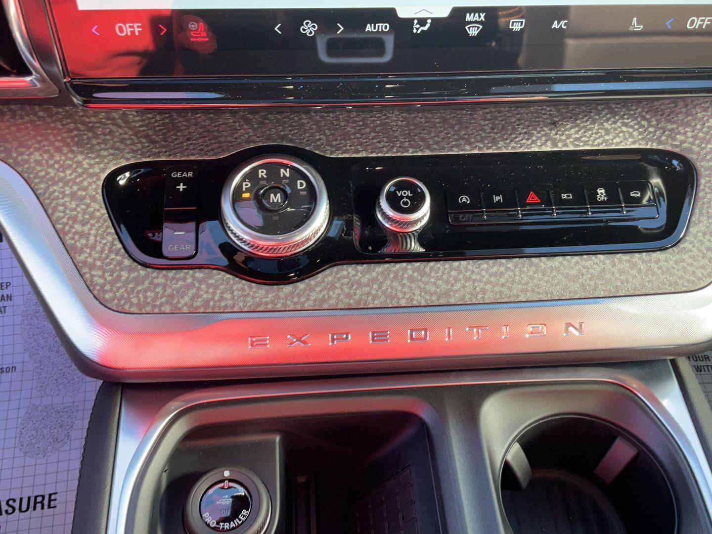 2025 Ford Expedition Tremor - Photo 17