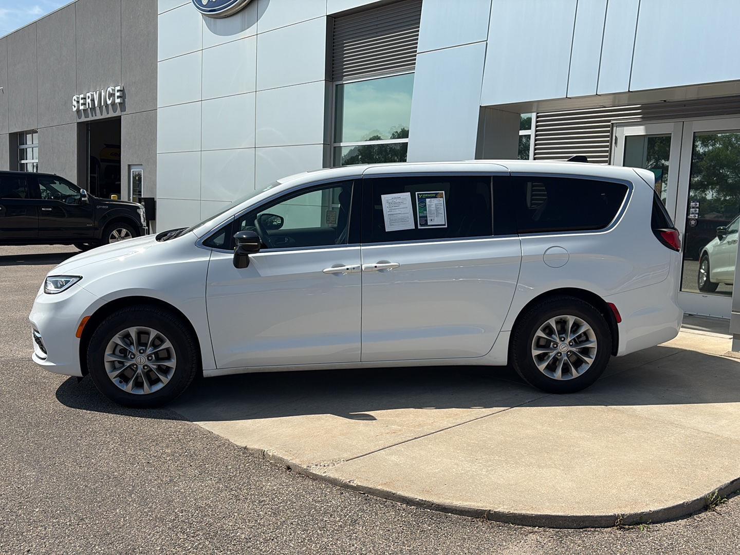 Used 2026 Chrysler Pacifica Limited with VIN 2C4RC3GG3TR276427 for sale in Paynesville, Minnesota