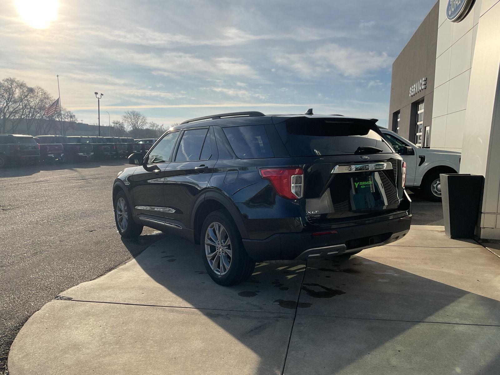 2023 Ford Explorer XLT photo 2