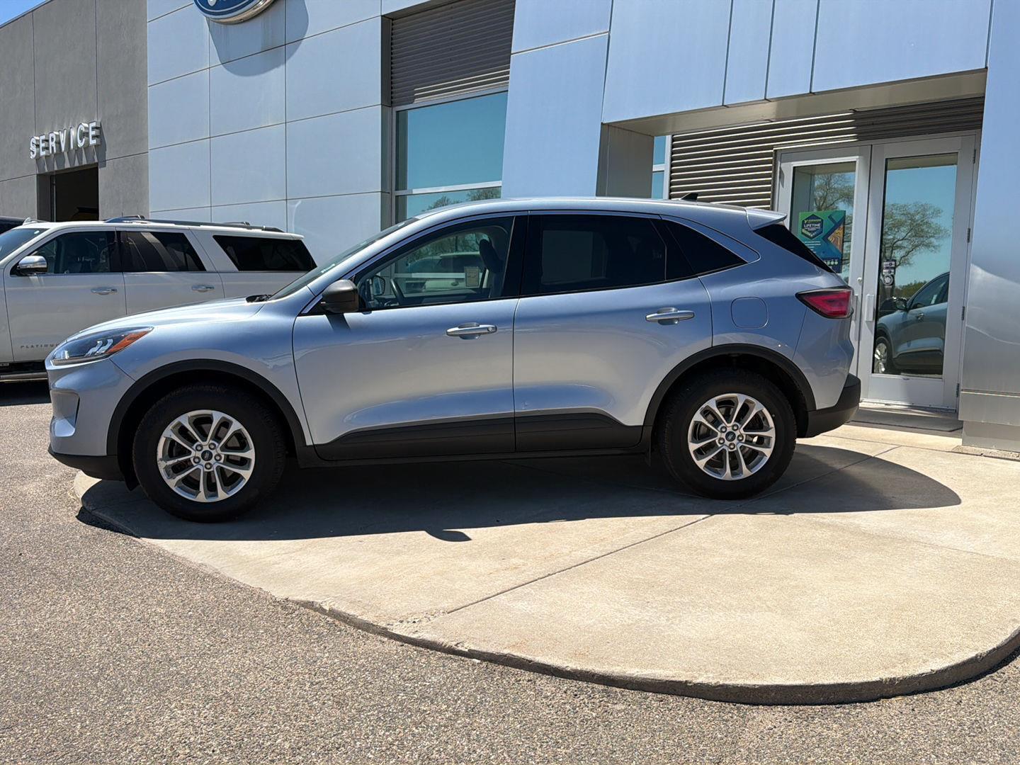 Used 2022 Ford Escape SE with VIN 1FMCU9G62NUB56388 for sale in Paynesville, Minnesota