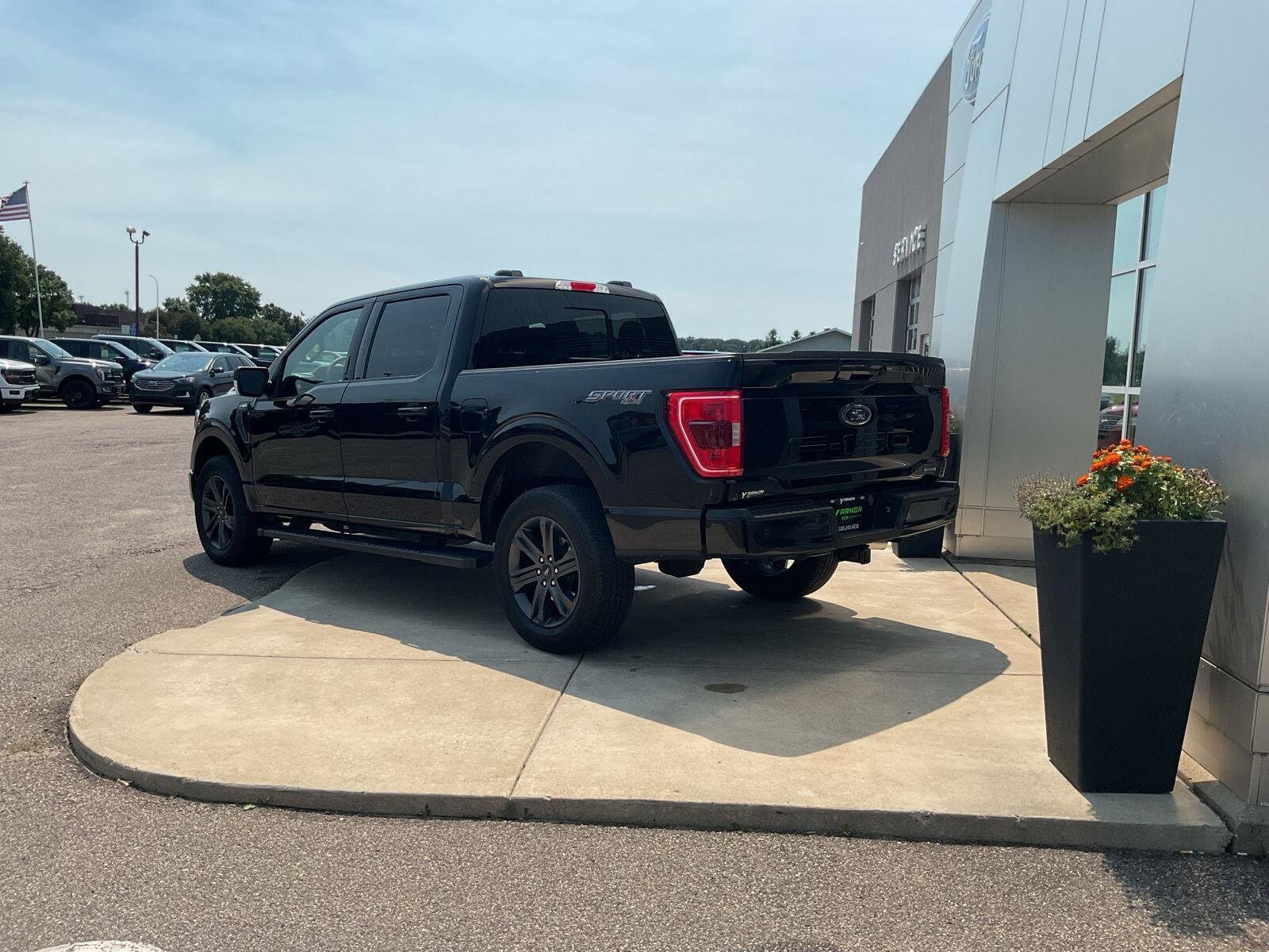 2023 Ford F-150 XLT photo 2